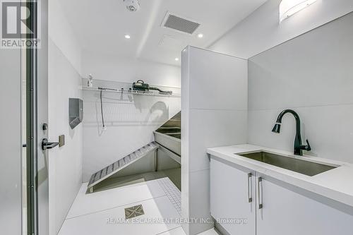 112 - 2450 Old Bronte Road, Oakville, ON - Indoor Photo Showing Laundry Room
