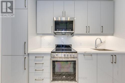 112 - 2450 Old Bronte Road, Oakville, ON - Indoor Photo Showing Kitchen