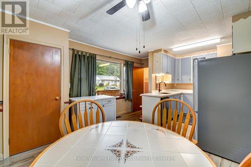 2 Easton Avenue, Bancroft (Bancroft Ward), ON - Indoor Photo Showing Dining Room
