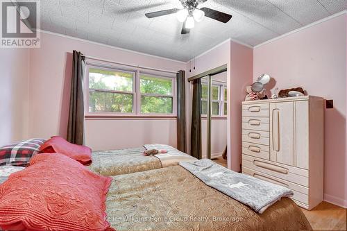 2 Easton Avenue, Bancroft (Bancroft Ward), ON - Indoor Photo Showing Bedroom