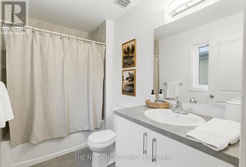 141 Lyle Drive, Clarington (Bowmanville), ON - Indoor Photo Showing Bathroom