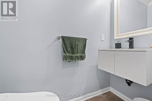 279 Cochrane Terrace, Milton (Wi Willmott), ON - Indoor Photo Showing Bathroom