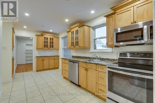 37 Westmorland Road, London South (South N), ON - Indoor Photo Showing Kitchen With Double Sink