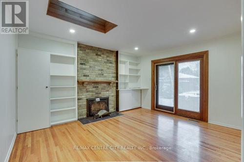 37 Westmorland Road, London South (South N), ON - Indoor With Fireplace