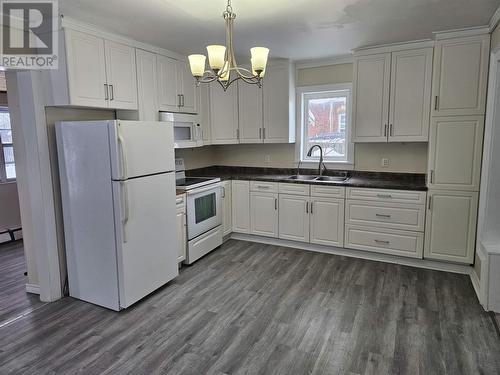 351 Bloor St W, Sault Ste. Marie, ON - Indoor Photo Showing Kitchen With Double Sink