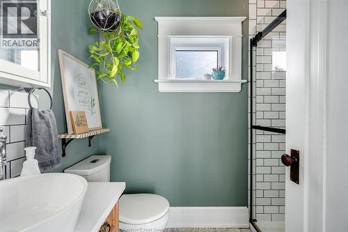 41 Fox Street, Leamington, ON - Indoor Photo Showing Bathroom