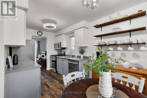 27 Golds Crescent, Barrie, ON - Indoor Photo Showing Kitchen With Double Sink