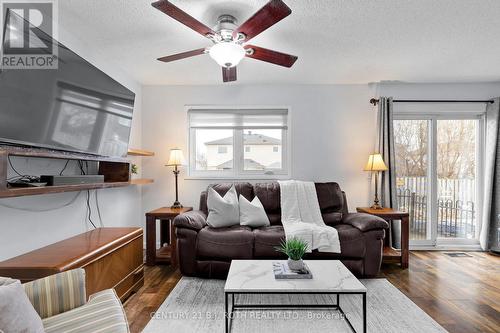 27 Golds Crescent, Barrie, ON - Indoor Photo Showing Living Room