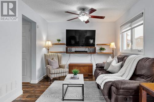 27 Golds Crescent, Barrie, ON - Indoor Photo Showing Living Room
