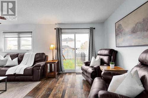 27 Golds Crescent, Barrie, ON - Indoor Photo Showing Living Room