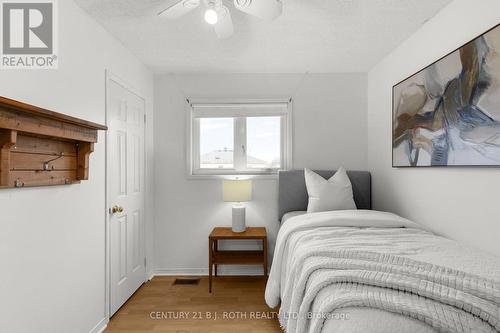 27 Golds Crescent, Barrie, ON - Indoor Photo Showing Bedroom