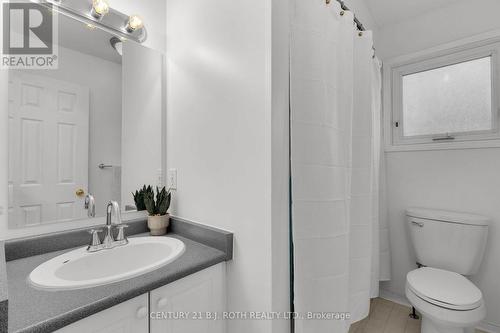 27 Golds Crescent, Barrie, ON - Indoor Photo Showing Bathroom