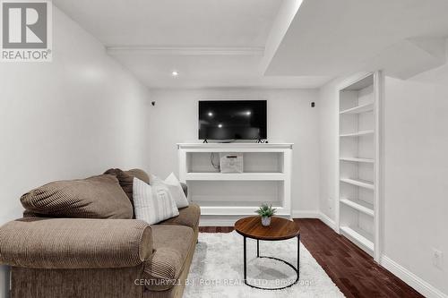 27 Golds Crescent, Barrie, ON - Indoor Photo Showing Living Room