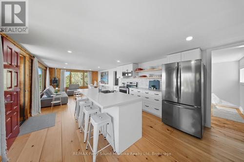 15 Forsyths Road, Carling, ON - Indoor Photo Showing Kitchen