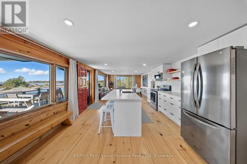 15 Forsyths Road, Carling, ON - Indoor