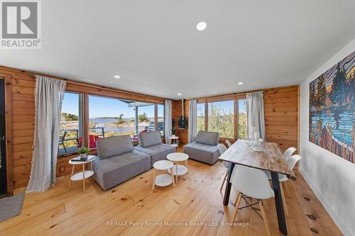 15 Forsyths Road, Carling, ON - Indoor Photo Showing Living Room