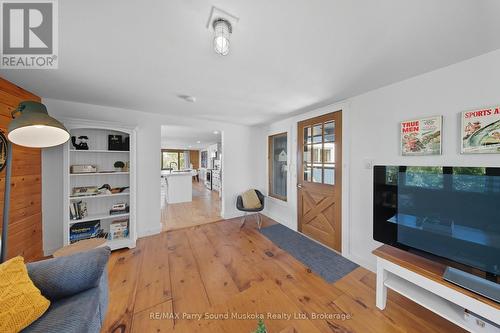 15 Forsyths Road, Carling, ON - Indoor Photo Showing Other Room