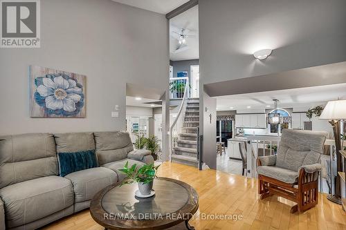 95 Lalande Crescent, Alfred And Plantagenet, ON - Indoor Photo Showing Living Room