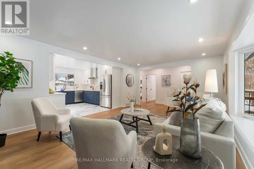 1796 Saunderson Drive, Ottawa, ON - Indoor Photo Showing Living Room
