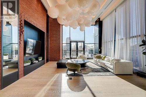 215 - 3200 William Coltson Avenue, Oakville, ON - Indoor Photo Showing Other Room