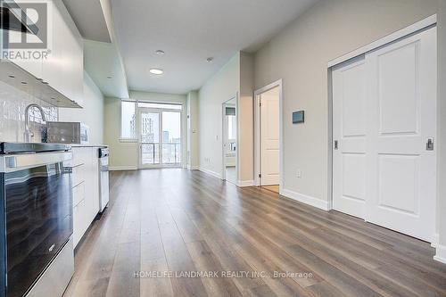 215 - 3200 William Coltson Avenue, Oakville, ON - Indoor Photo Showing Kitchen