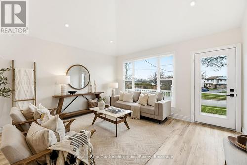 1346 Scugog Avenue, Oshawa (Lakeview), ON - Indoor Photo Showing Living Room