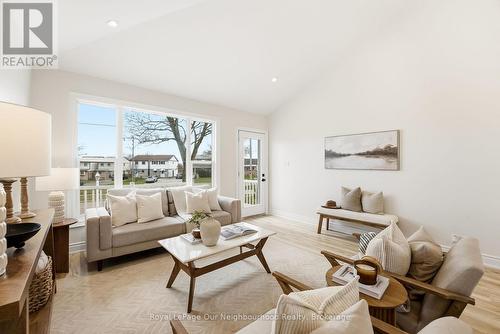 1346 Scugog Avenue, Oshawa (Lakeview), ON - Indoor Photo Showing Living Room