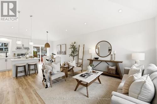 1346 Scugog Avenue, Oshawa (Lakeview), ON - Indoor Photo Showing Living Room