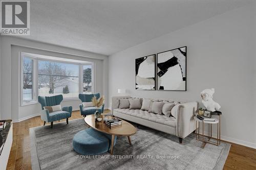 LIVING ROOM - 2177 Lenester Avenue, Ottawa, ON - Indoor Photo Showing Living Room