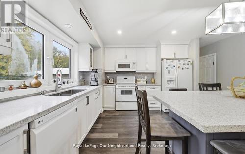 283 Chadburn Street, Oshawa (Central), ON - Indoor Photo Showing Kitchen With Double Sink