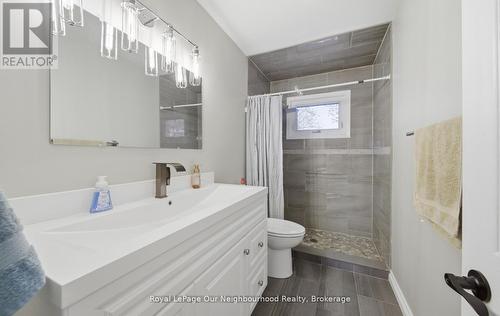 283 Chadburn Street, Oshawa (Central), ON - Indoor Photo Showing Bathroom
