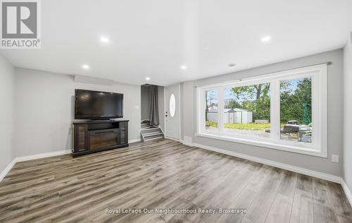 283 Chadburn Street, Oshawa (Central), ON - Indoor Photo Showing Living Room