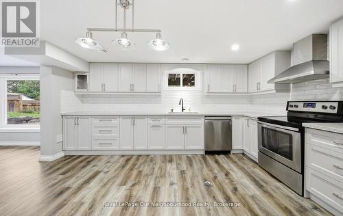 283 Chadburn Street, Oshawa (Central), ON - Indoor Photo Showing Kitchen With Upgraded Kitchen