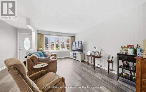 283 Chadburn Street, Oshawa (Central), ON - Indoor Photo Showing Living Room