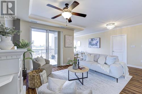 608 - 539 Belmont Avenue W, Kitchener, ON - Indoor Photo Showing Living Room