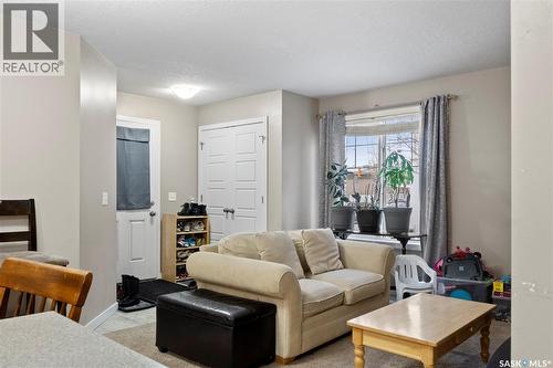 62 5612 Gordon Road, Regina, SK - Indoor Photo Showing Living Room