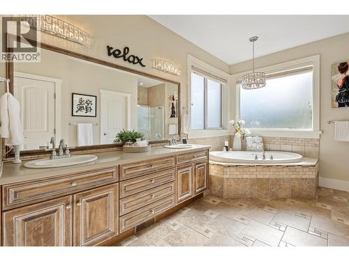 1012 Arbor View Drive, Kelowna, BC - Indoor Photo Showing Bathroom