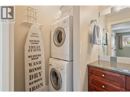 1012 Arbor View Drive, Kelowna, BC - Indoor Photo Showing Laundry Room