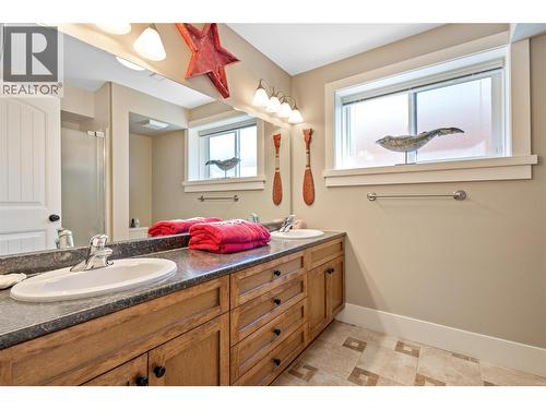 1012 Arbor View Drive, Kelowna, BC - Indoor Photo Showing Bathroom