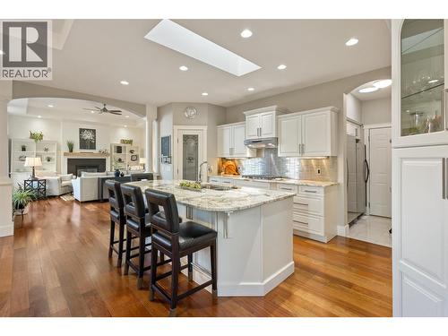 1012 Arbor View Drive, Kelowna, BC - Indoor Photo Showing Kitchen With Upgraded Kitchen