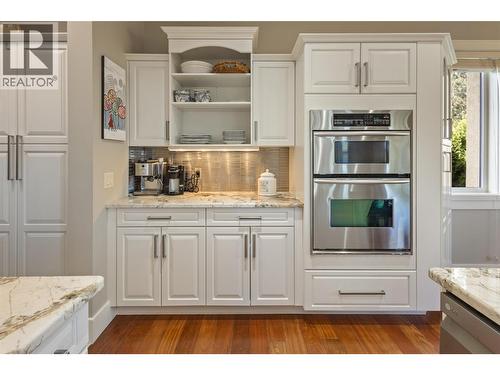 1012 Arbor View Drive, Kelowna, BC - Indoor Photo Showing Kitchen With Upgraded Kitchen