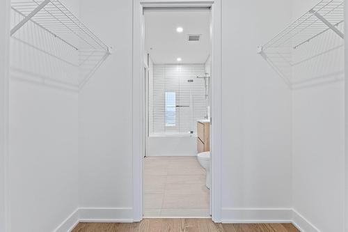 Penderie (Walk-in) - 819-1150 Boul. René-Lévesque E., Montréal (Ville-Marie), QC - Indoor