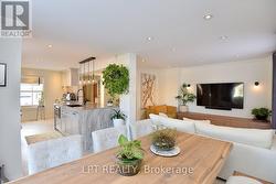 2 LEORA COURT  Richmond Hill, ON L4C 7N5