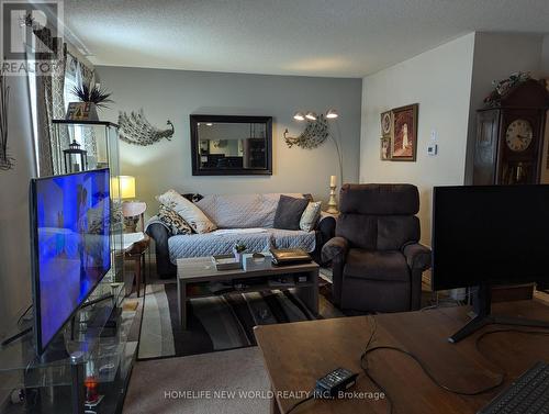 138 - 83 Mondeo Drive, Toronto, ON - Indoor Photo Showing Living Room