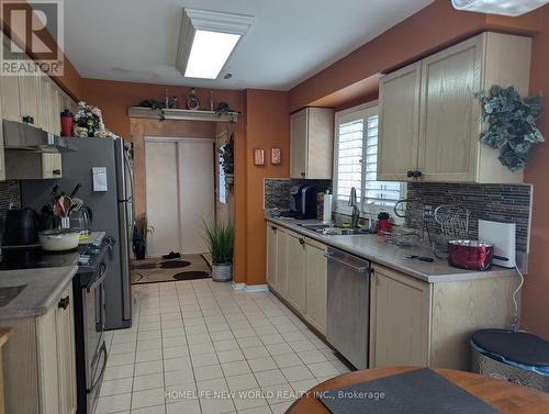 138 - 83 Mondeo Drive, Toronto, ON - Indoor Photo Showing Kitchen
