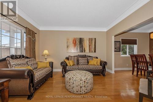 644 Valin Street, Ottawa, ON - Indoor Photo Showing Living Room