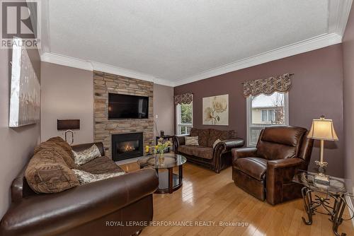 644 Valin Street, Ottawa, ON - Indoor Photo Showing Living Room With Fireplace