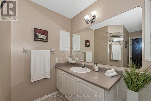 644 Valin Street, Ottawa, ON - Indoor Photo Showing Bathroom