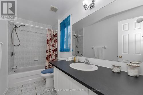 644 Valin Street, Ottawa, ON - Indoor Photo Showing Bathroom