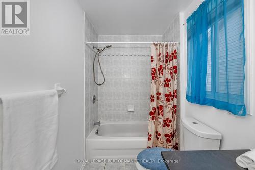 644 Valin Street, Ottawa, ON - Indoor Photo Showing Bathroom